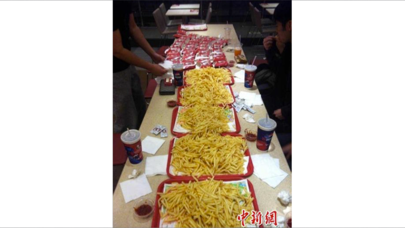 Illustration for article titled In China, Some Kids Held a French Fry Eating Battle to Relieve Stress